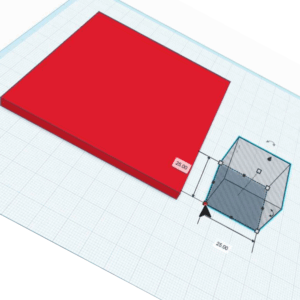 3D-Modellierungssoftware zeigt ein rotes Rechteck und einen transparenten Würfel, beide mit den Maßen 25 x 25 Einheiten.